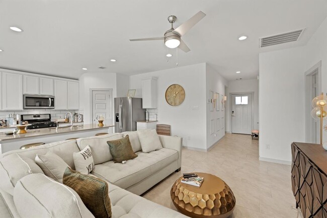 Building Photo - 29407 Ella Larchmont Ct