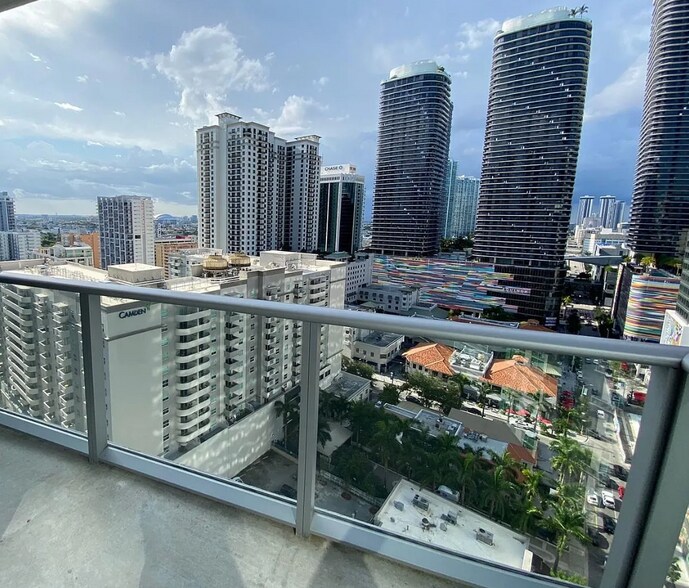 Primary Photo - 1100 S Miami Ave