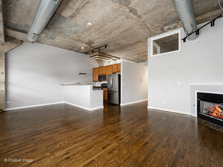 Building Photo - 1151 W 14th Pl