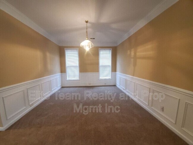 Building Photo - 10903 Chastain Parc Dr