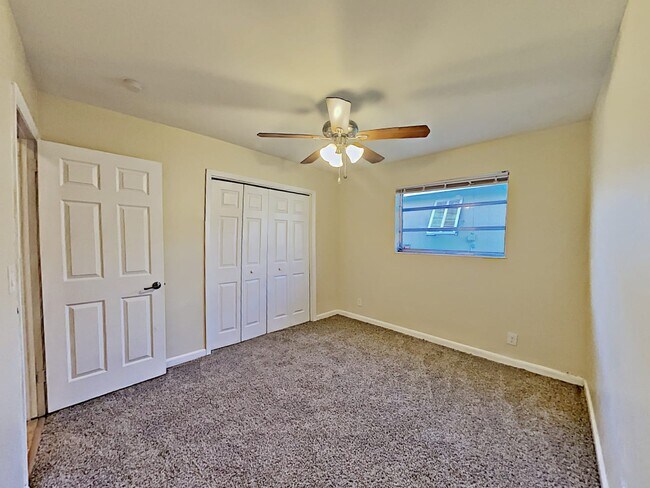 Building Photo - 631 S Crescent Dr