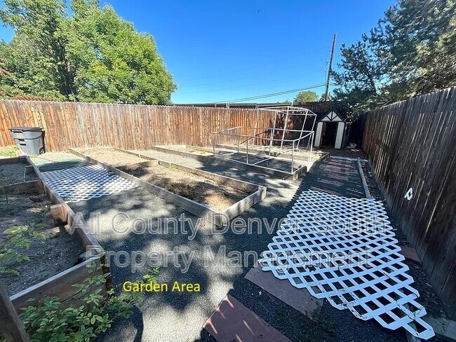 Building Photo - 6710 S Kendall Blvd