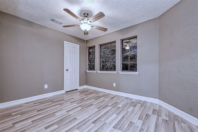 Building Photo - 9831 Orangevale Dr