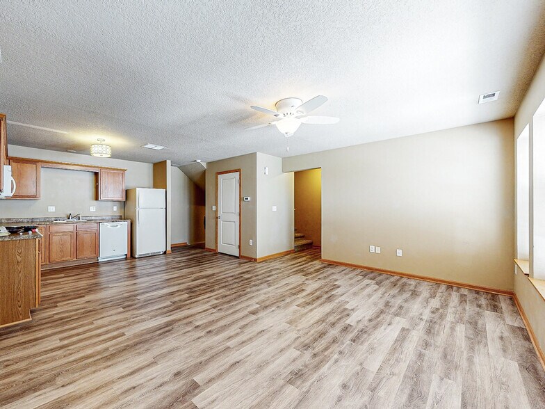 Living Room/Kitchen - 385 NE Sandalwood