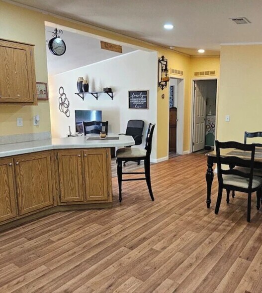 Building Photo - 5167 Hickory Hill Rd