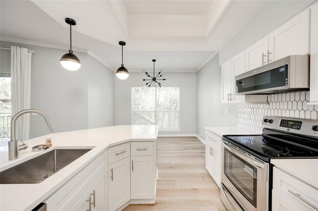 Building Photo - 6000 Shepherd Mountain Cove