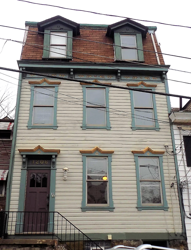 Primary Photo - 1206 Middle St
