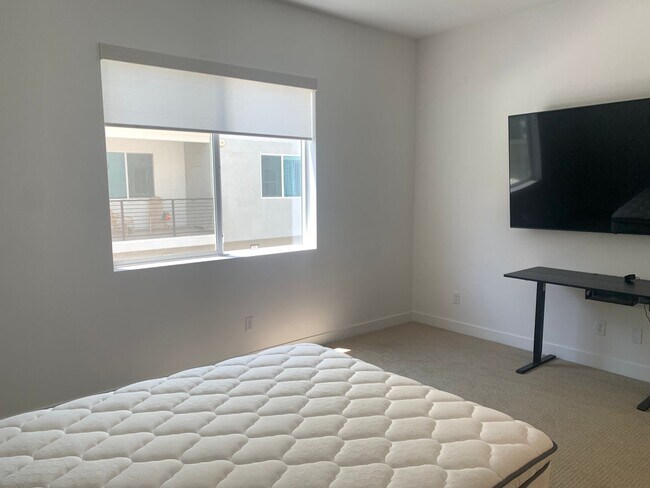 Building Photo - State of the Art-Trendy 1+1 Luxury Condo i...