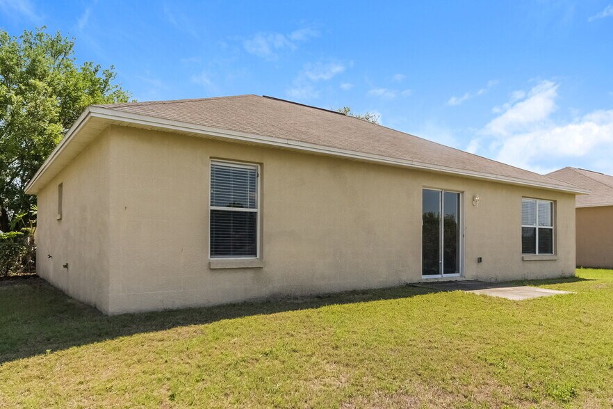Building Photo - 8364 Greystone Dr