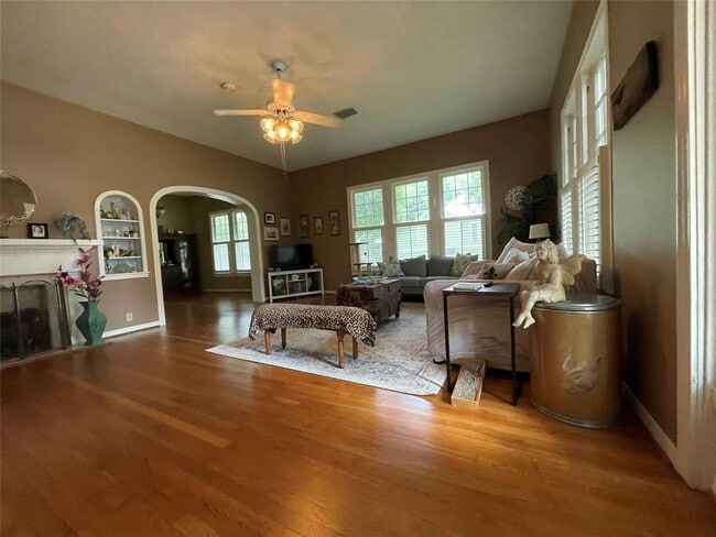 Building Photo - 801 Hudgins St