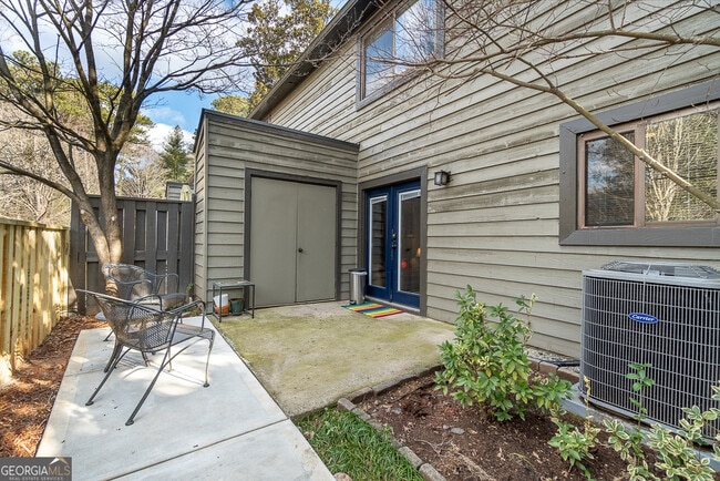 Building Photo - 302 Cedar Chase Cir NE