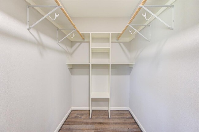 Building Photo - 6026 Clarewood Dr