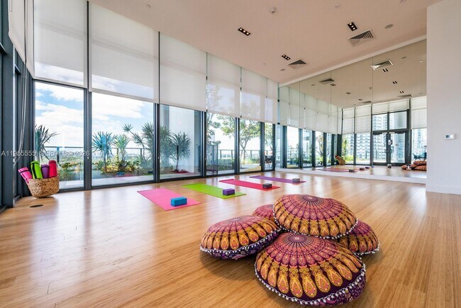 Building Photo - 1600 NE 1st Ave