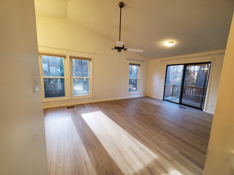 Building Photo - 3 Baytree Ct