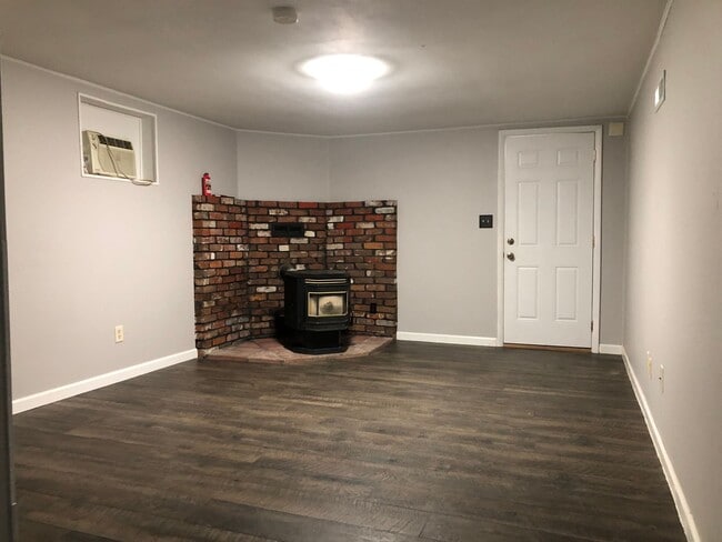 Building Photo - 3 Bedroom 2.5 Bath Home in the country!
