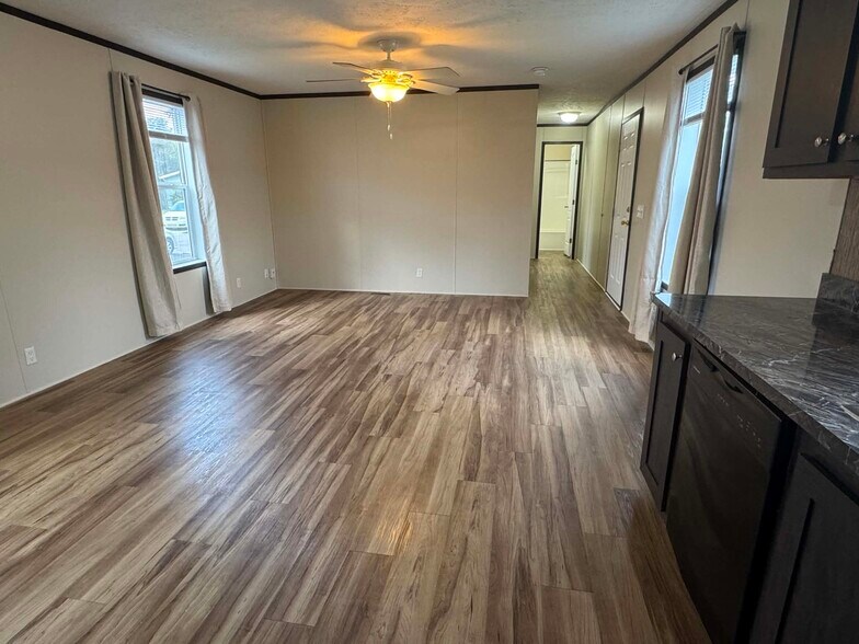 Building Photo - 48596 Leafdale Ct