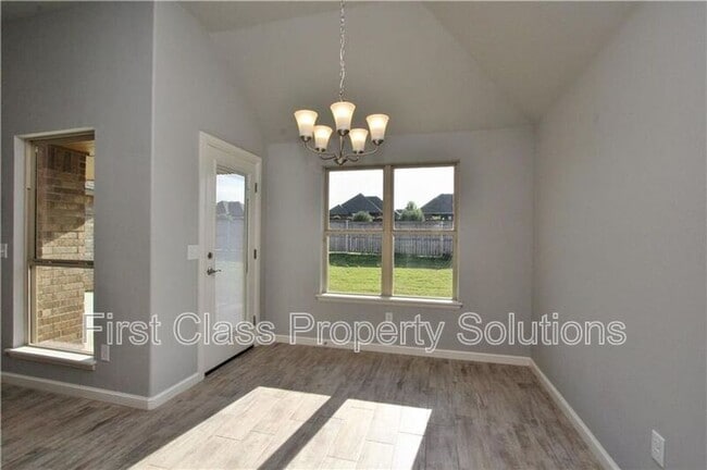 Building Photo - 4005 Brougham Way