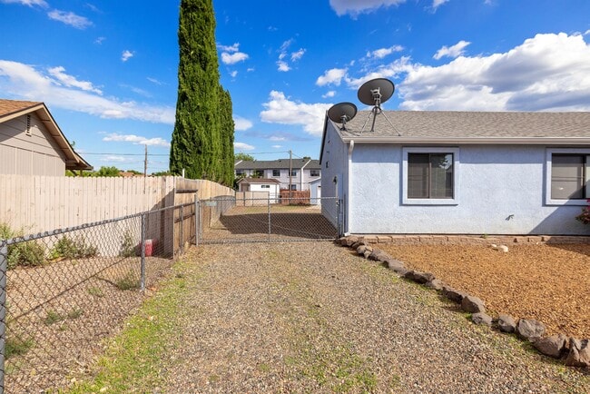 Building Photo - 3401 N Catherine Dr