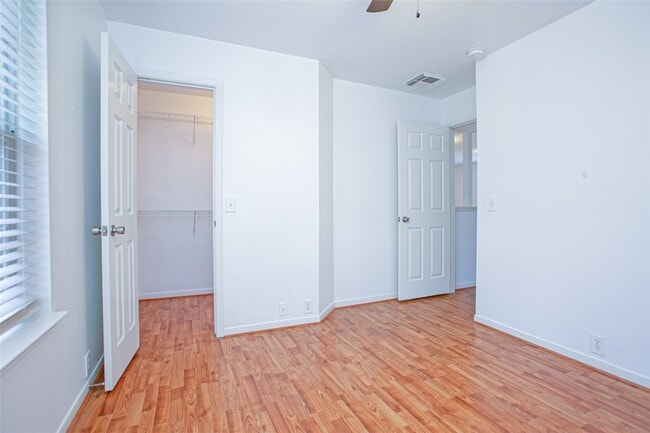 Building Photo - 17627 S Summit Canyon Dr