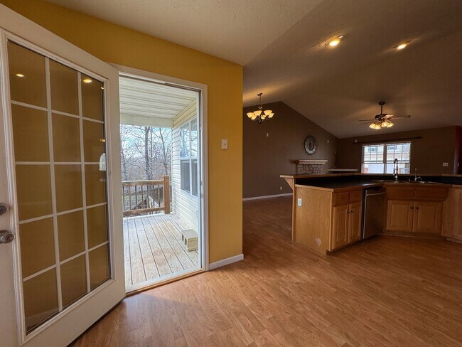 Building Photo - Beautiful spacious home in Waynesville