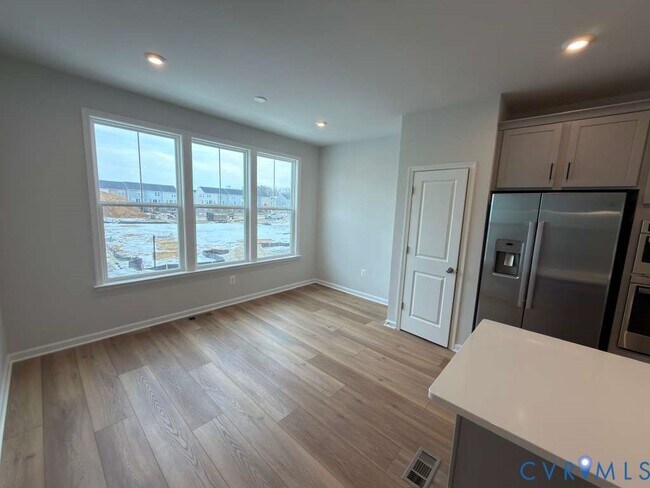 Building Photo - 435 Burden Dr