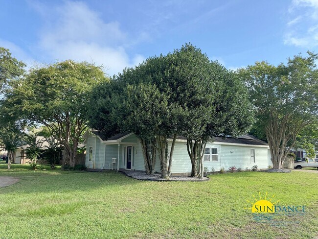Building Photo - 3-Bedroom Home in Destin with Solar Power ...