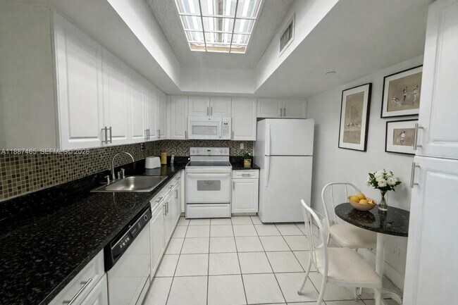 Building Photo - 19195 NE 36th Pl