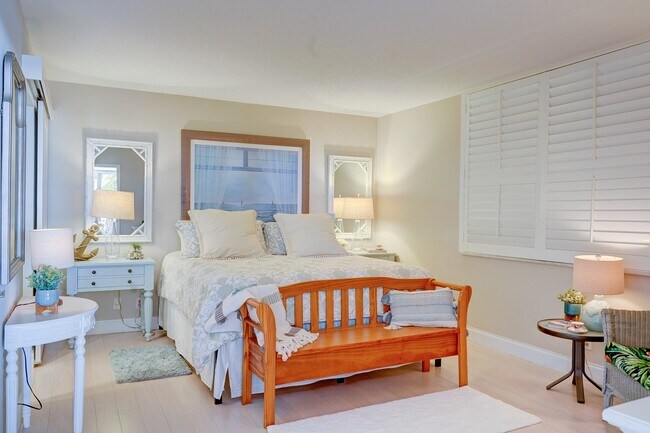 Building Photo - 5480 N Ocean Dr