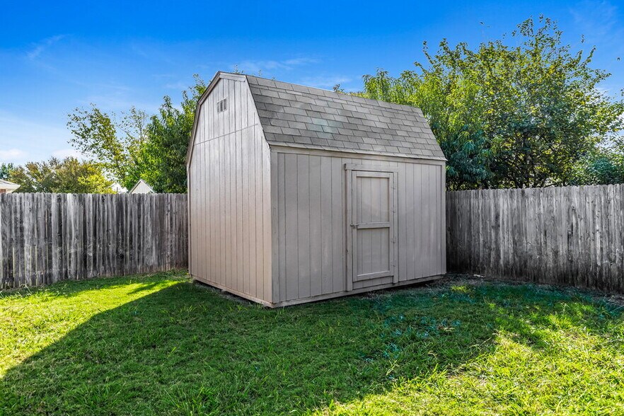 Building Photo - 1108 Savage Dr