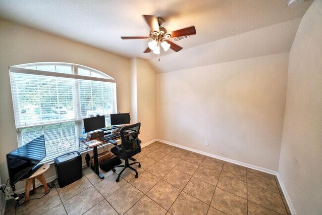 Building Photo - Stunning 3-Bedroom Home with Office in Charleston Parke, Cibolo - Realtor Commission offered: $500