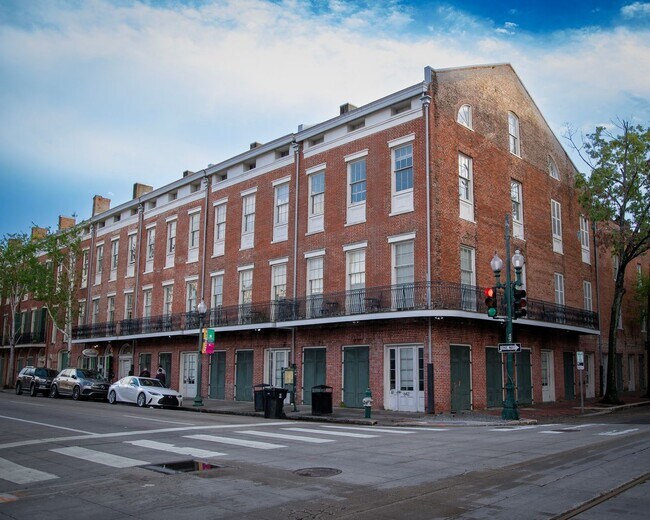 Building Photo - 802 St Charles Ave