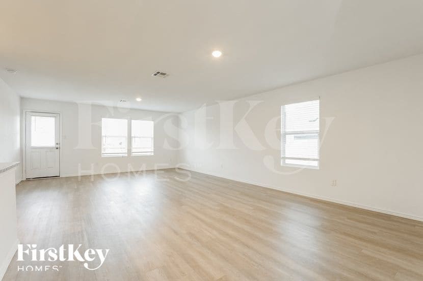 Building Photo - 10606 Pablo Way