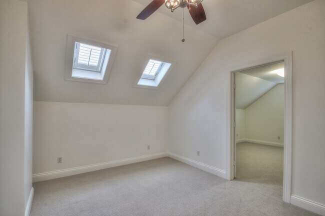 Building Photo - 4335 N Chapel Rd