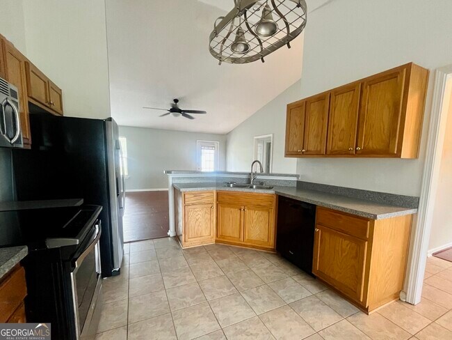 Building Photo - 435 Creekside Dr