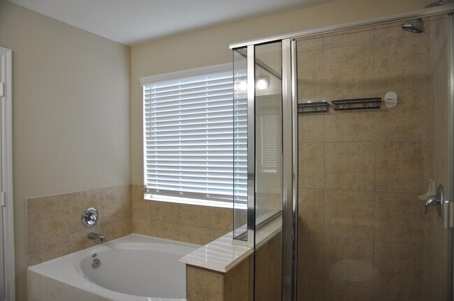 Building Photo - 16025 Summerville Lake Dr
