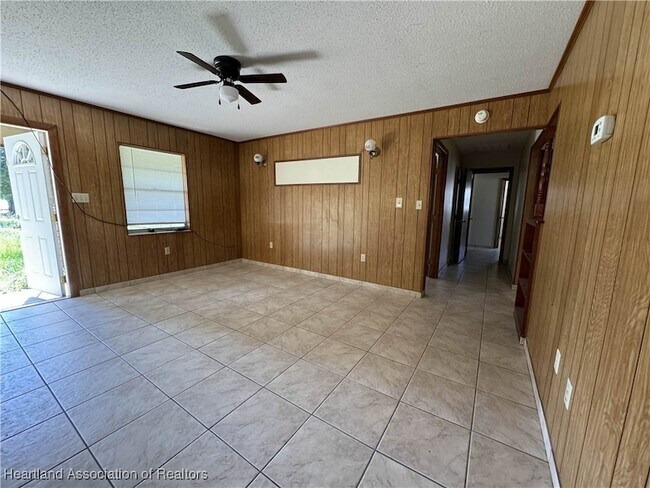 Building Photo - 307 N Lake Reedy Blvd