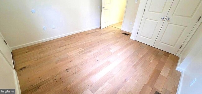 Building Photo - 1219 W Silver St