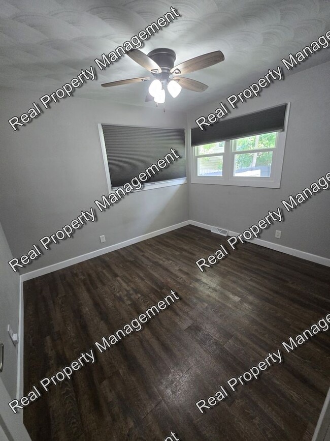 Building Photo - Updated Three Bedroom SFH