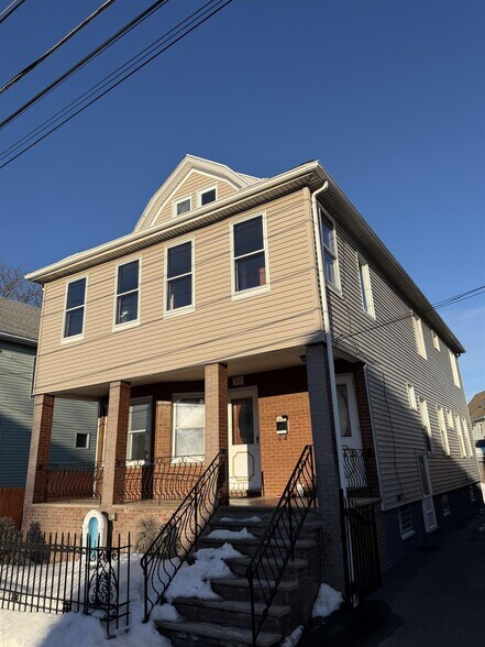 Building Photo - 30 Medford St