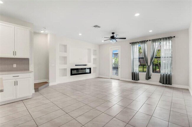 Building Photo - 4828 Chantilly Rd