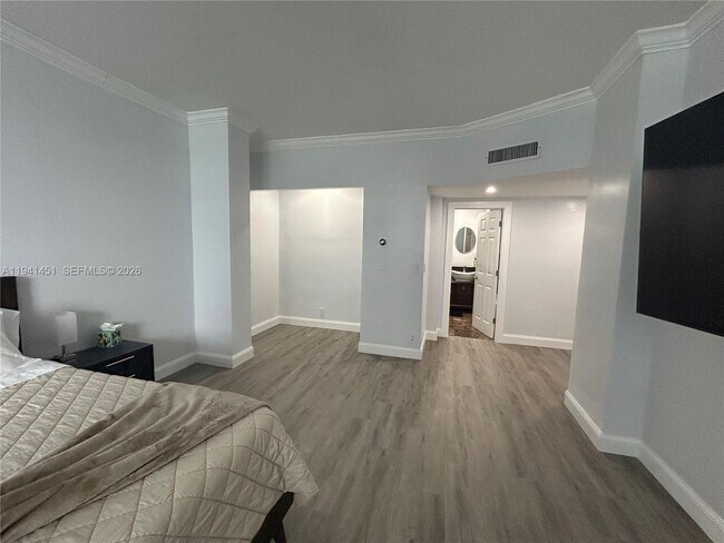 Building Photo - 4001 S Ocean Dr