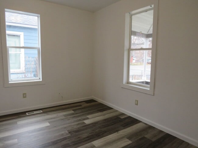 Building Photo - 2 Bed / 1 Bath House