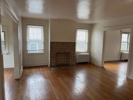 Building Photo - 5716 Beacon St