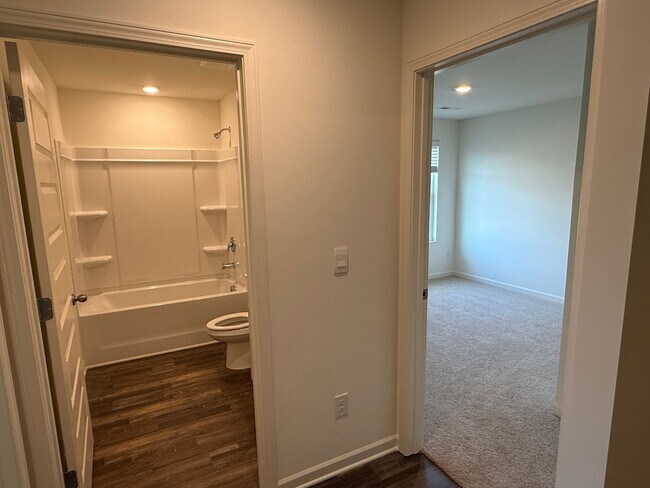 Building Photo - Caffee sub-division, very close to Mercedes plant, one level 4 Bedroom/2 Bath 1774 sqft