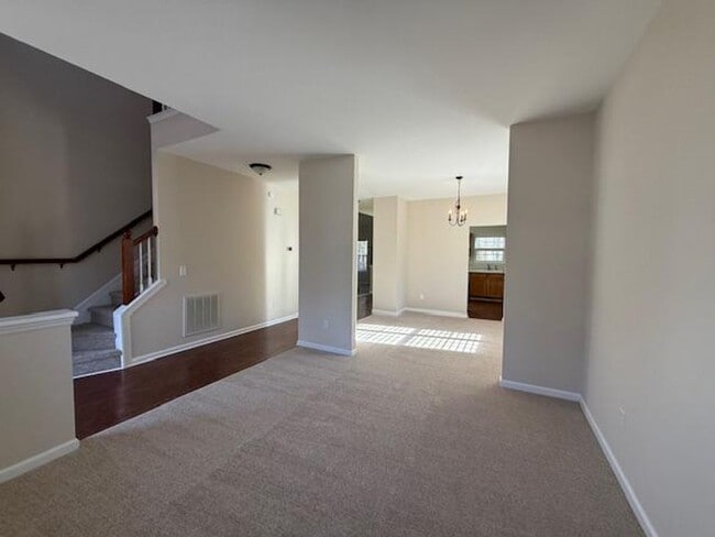 Building Photo - 201 Holmby Ct