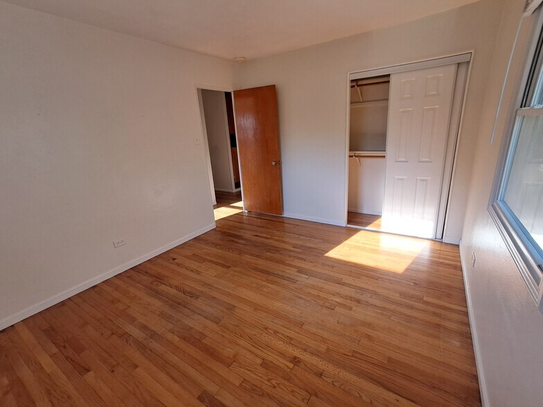 Building Photo - 1100 Hedgewood Dr