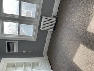 Building Photo - Sunny 2 Bedroom apartment