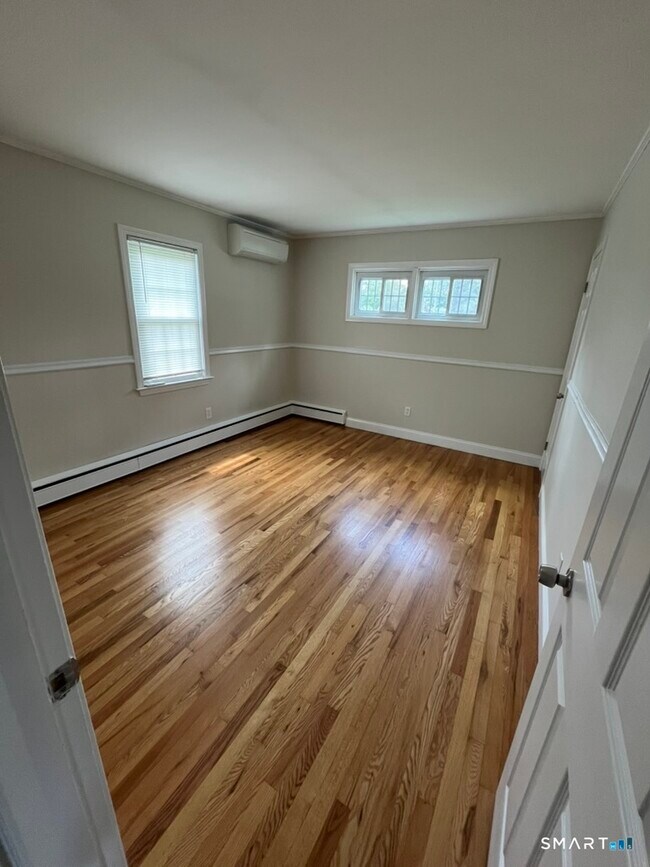 Building Photo - 21 Brookfield Meadows