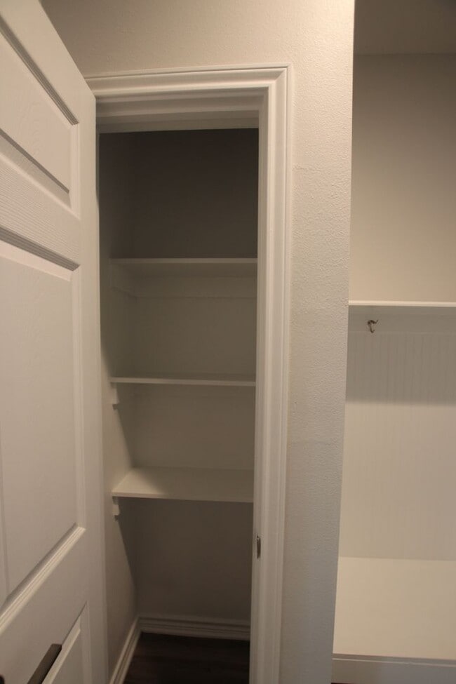 Building Photo - Coming Soon! Stunning 2 Bed 2.5 Bath 1 Car Garage Townhome in Tyler!