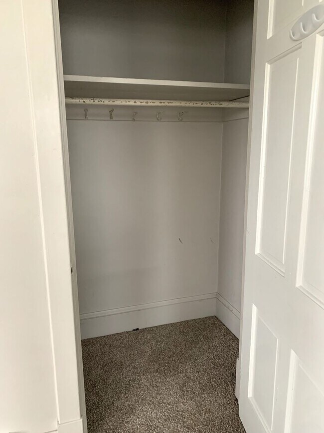 Building Photo - 1460 Lincoln Way E